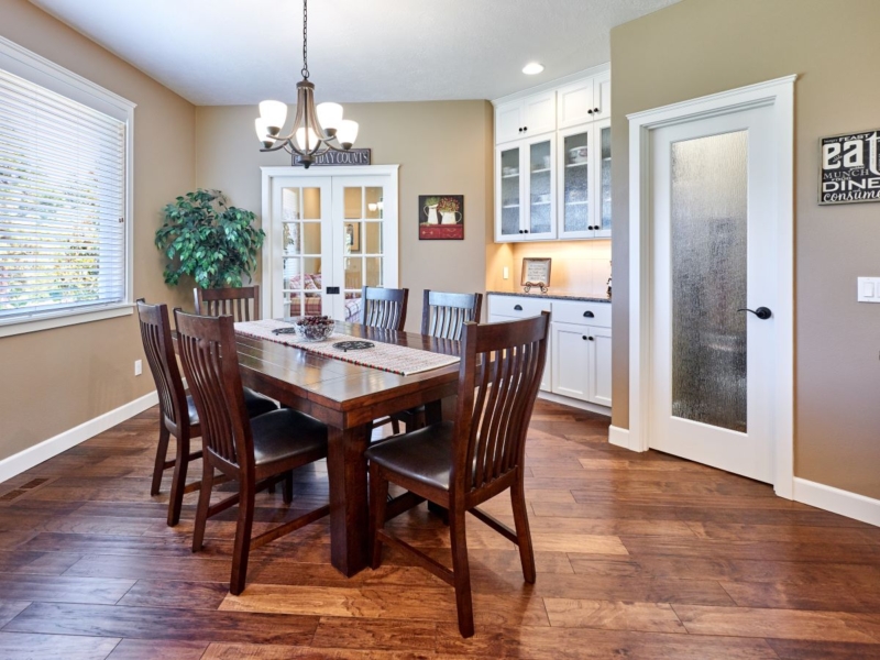 After renovation, the kitchen is completely open to the dining room.