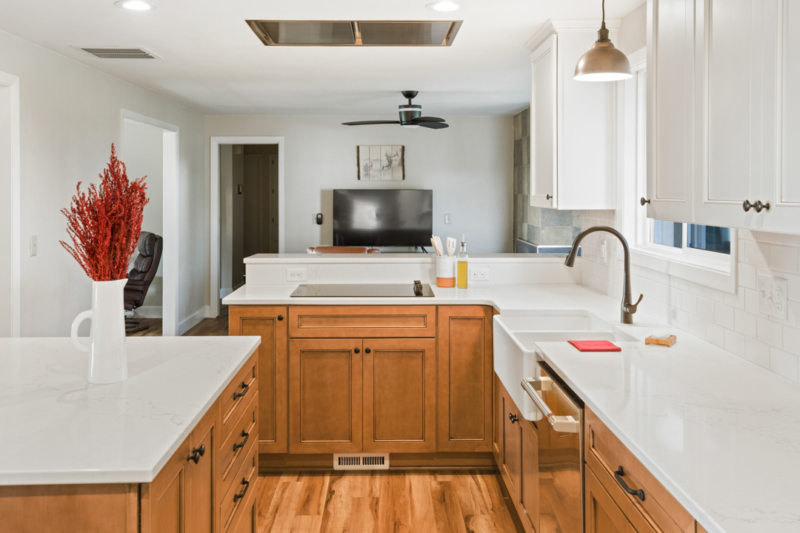 Matte black hardware on lower cabinetry.