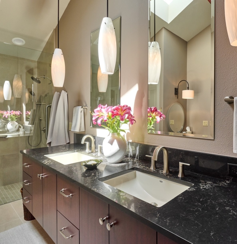 Black quartz countertop with warm veining Black quartz countertop with warm veining