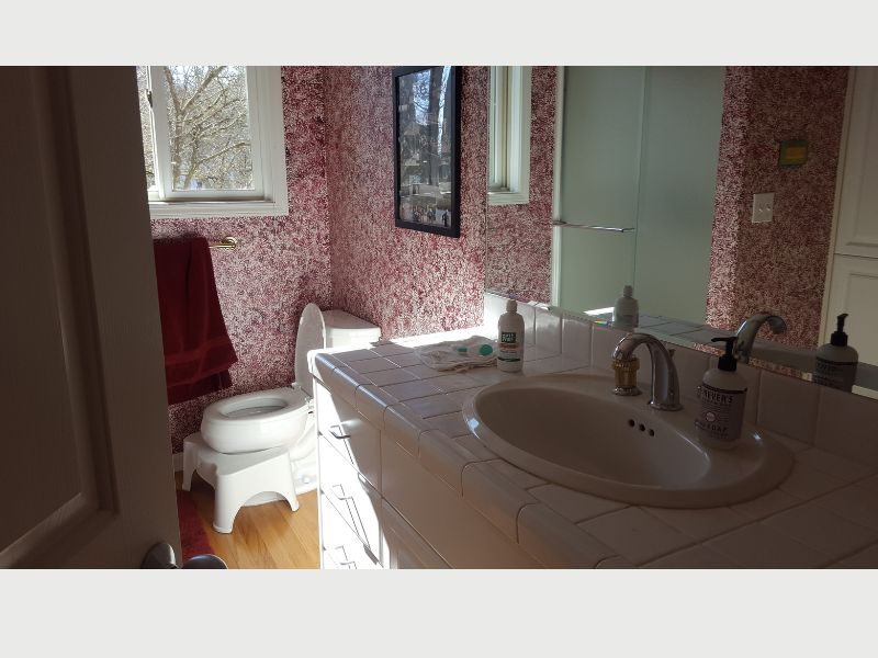 Bathroom before it's remodel by Powell Construction, was dark and outdated.