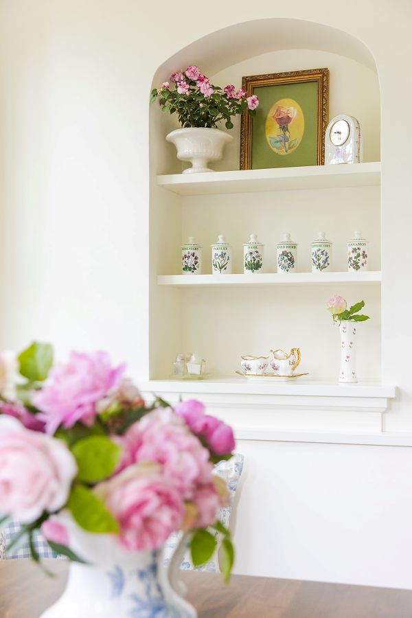 Arched niche in the breakfast nook with shelves to hold decorative items and necessities like cream and sugar