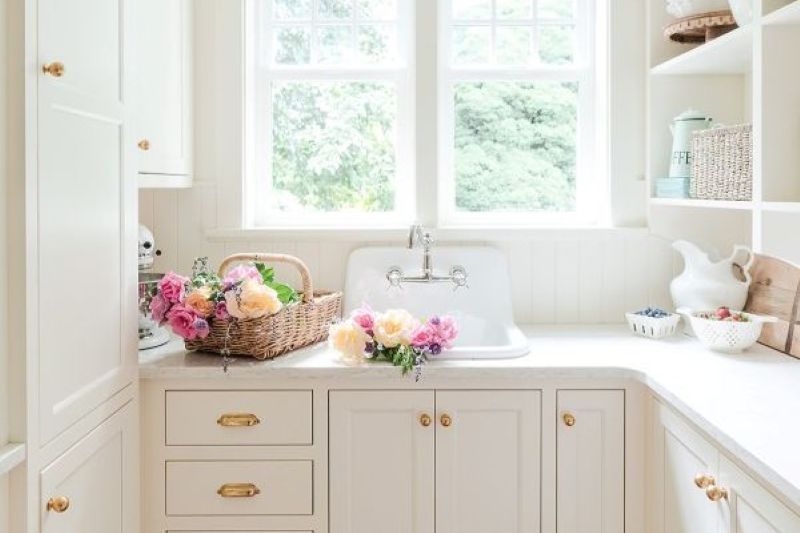 Garden sink in butlers pantry
