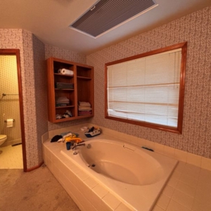 Alcove bathtub prior to remodel by Powell Construction.