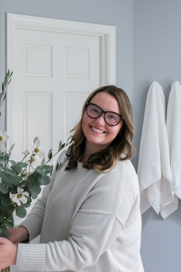 Designer from Powell Construction arranges a beautiful bouquet of white and green for this bathroom remodel photo shoot.