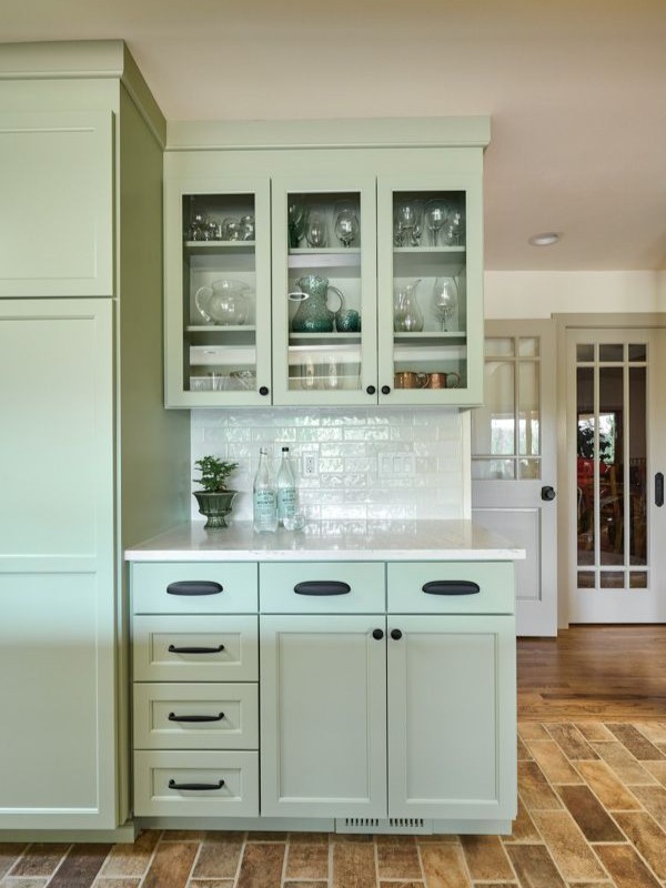 This beverage service space was strategically designed at the outskirts of the kitchen, reducing the congestion in primary work areas.