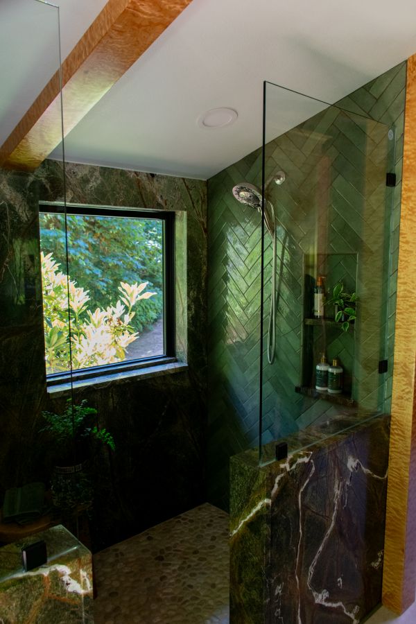 Entry to large, dual shower.