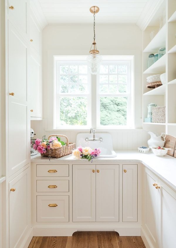 View of butlers pantry from the entry